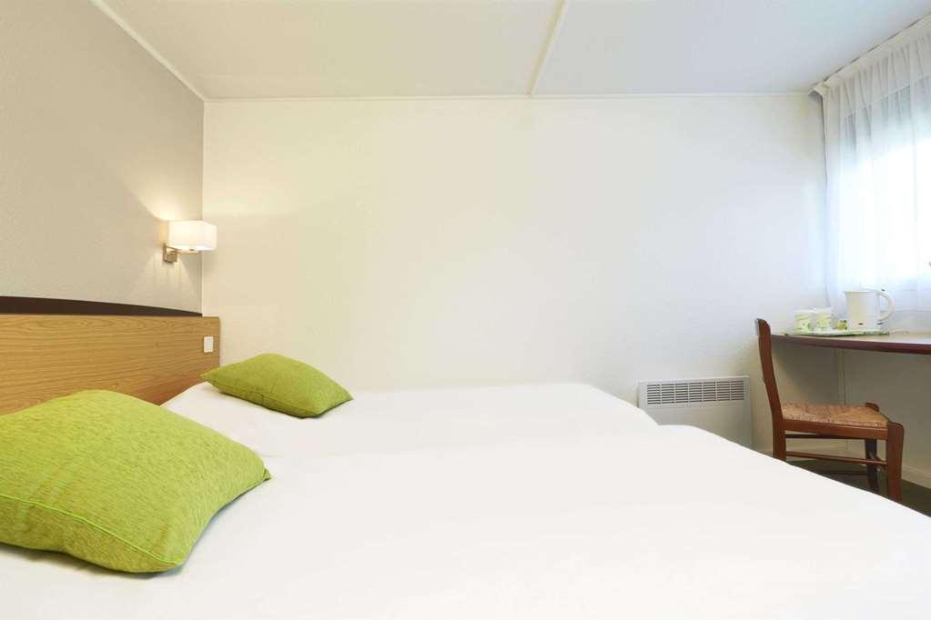 Kyriad Direct Le Bourget Gonesse Hotel Room photo